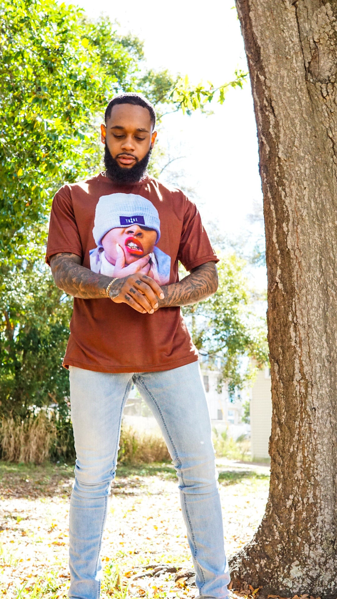 “Red Lips & Golds” Tee - Brown